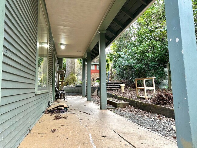 Building Photo - Spacious 1-Bedroom Home with Expansive Living Space