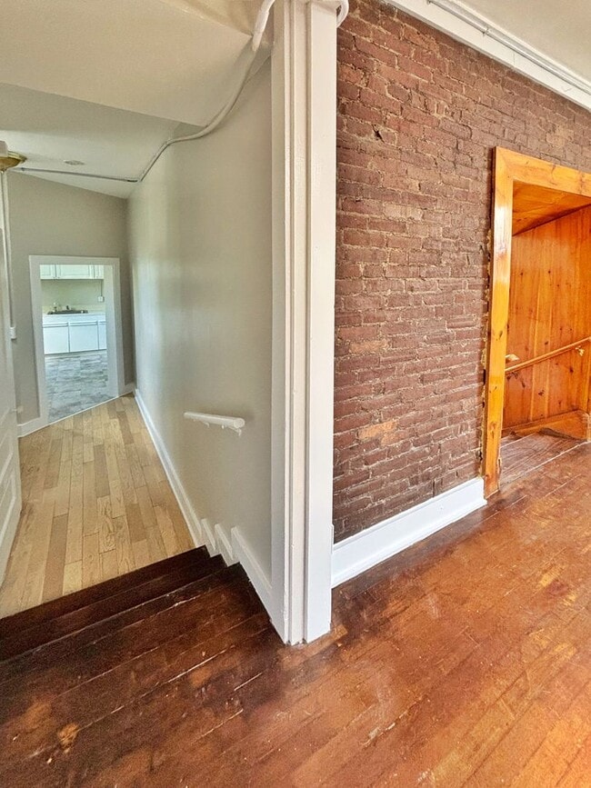 Building Photo - For Rent – Renovated 1 Bedroom, 1 Bathroom...