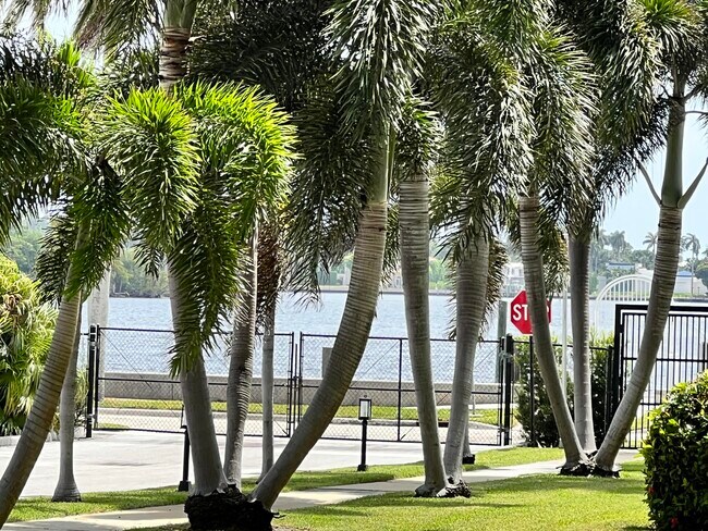 Building Photo - 3800 Washington Rd