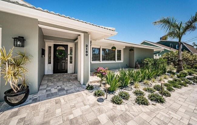 Building Photo - 2180 Dolphin Blvd S