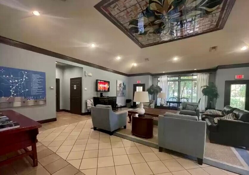 Common room - 6408 Raleigh St