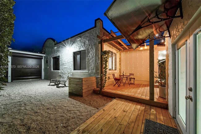 Building Photo - 1925 SW 23rd St