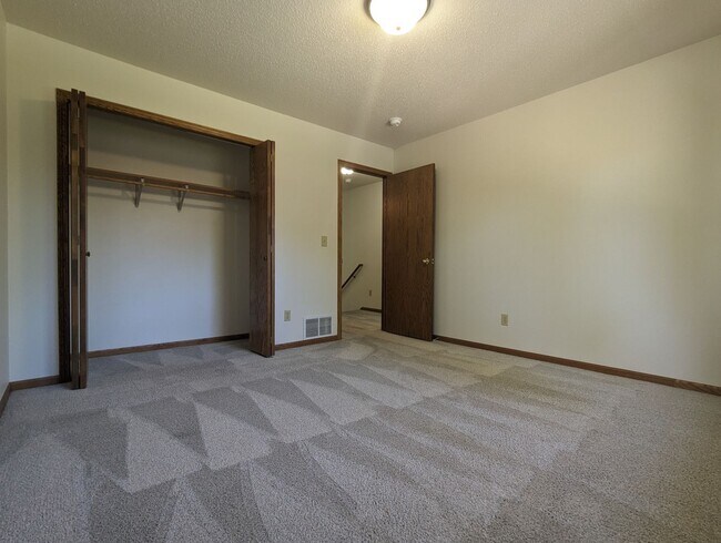 Building Photo - 1855 Sheyenne St