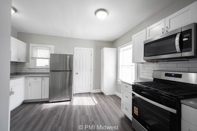 Building Photo - "Charming 3 Bedroom with Hardwood Floors i...