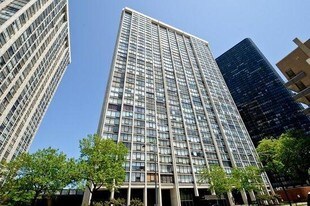 Building Photo - 5445 N Sheridan Rd