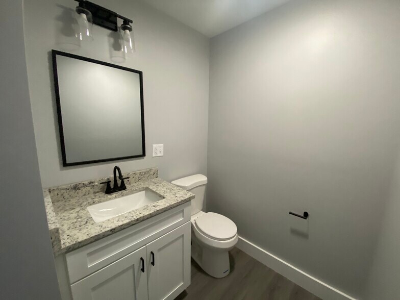 Building Photo - 32 Main St