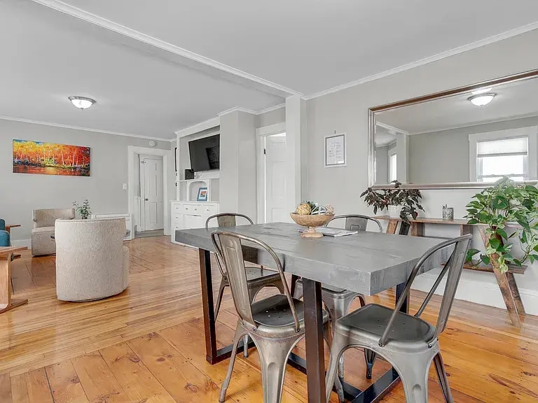 Building Photo - 10 W Elm St