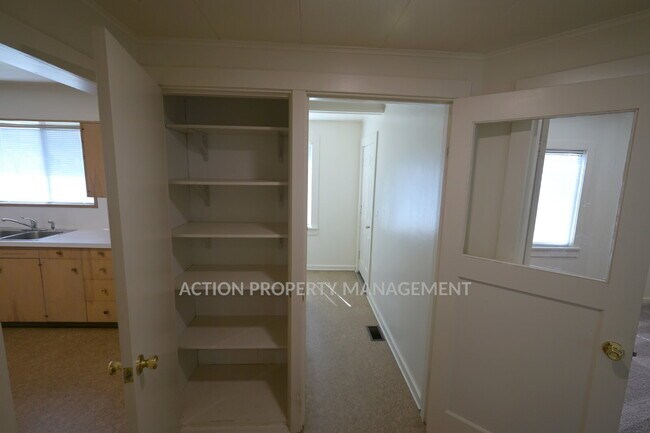 Building Photo - 3 bed 1 bath home in Port Angeles