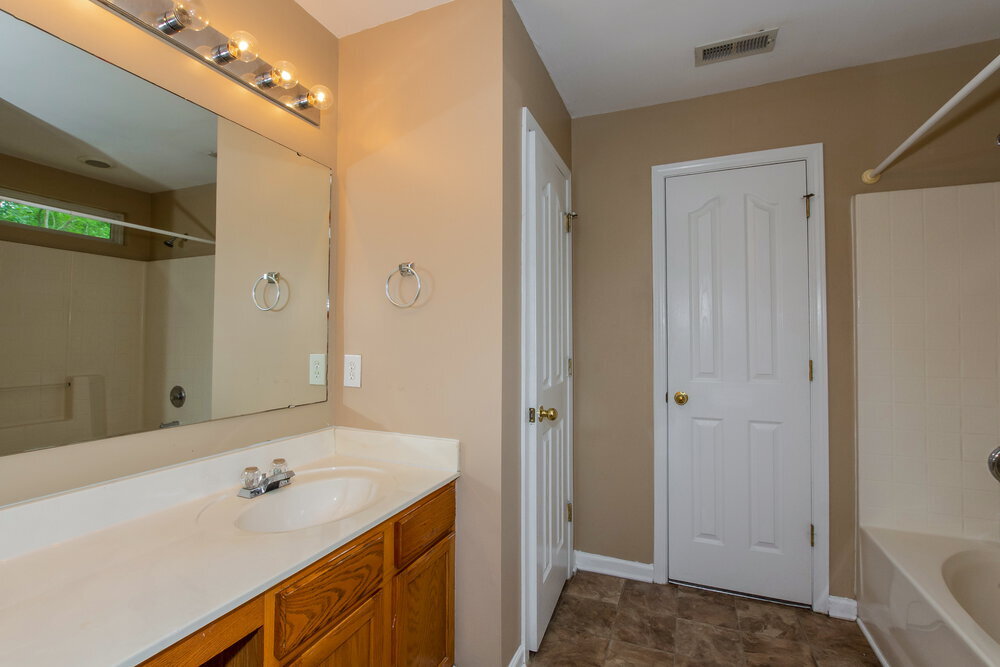 Building Photo - 12132 Old Willow Rd