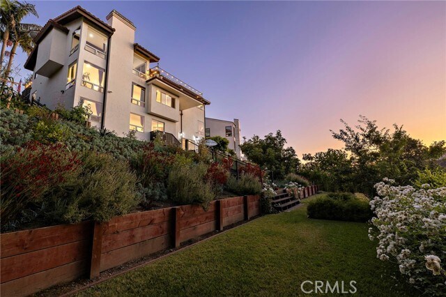 Building Photo - 449 Avenida Crespi
