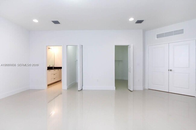 Building Photo - 15505 SW 12th Terrace