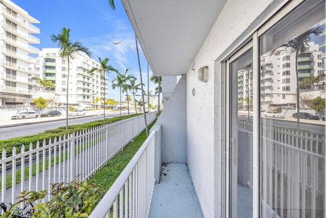 Building Photo - 2575 SW 27th Ave