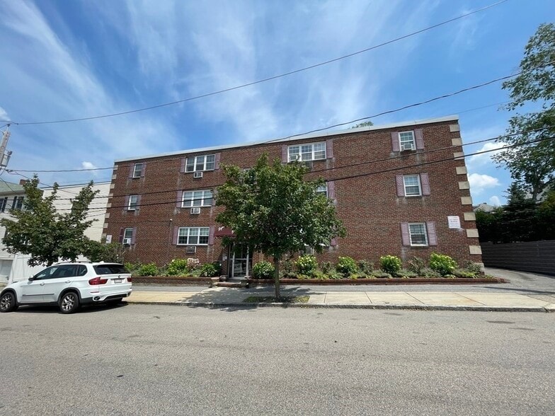 Building Photo - 59 Bynner St