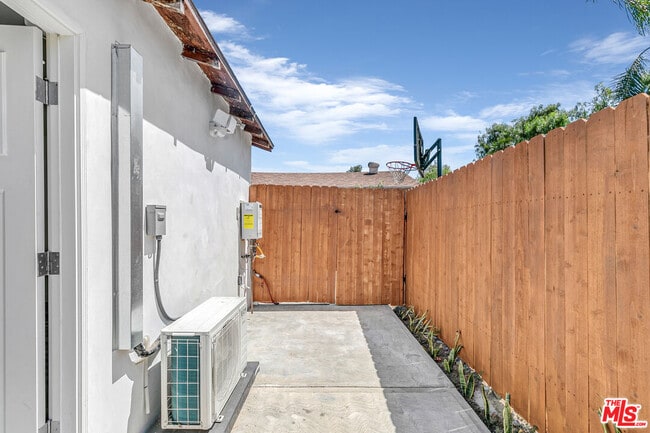 Building Photo - 10250 Stagg St