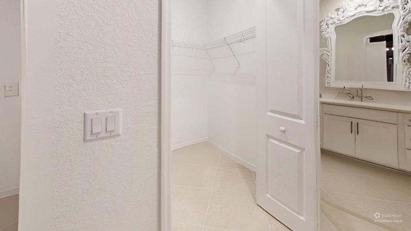 Building Photo - 15375 Grn Acrs Ave