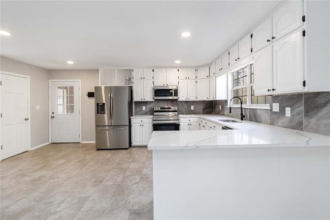 Building Photo - 2119 Tudor Castle Way