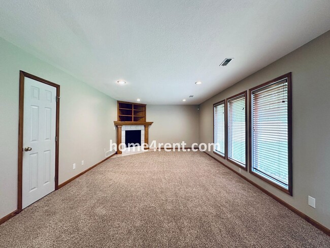 Building Photo - Spacious Four Bedroom Home in KCMO w/ Bran...