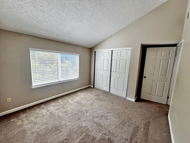 Building Photo - Charming 3-Bedroom Home in Desirable Rohne...
