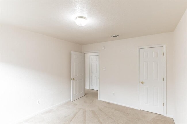 Building Photo - 319 Cedar Ridge Dr
