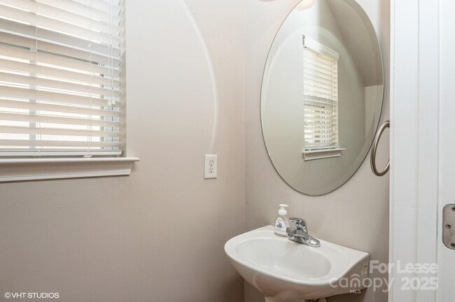 Building Photo - 2327 Crosscut Dr