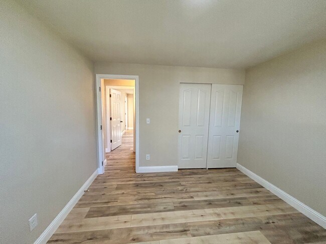 Building Photo - Newly Renovated 3 Bedroom, 2 Bath Home in ...