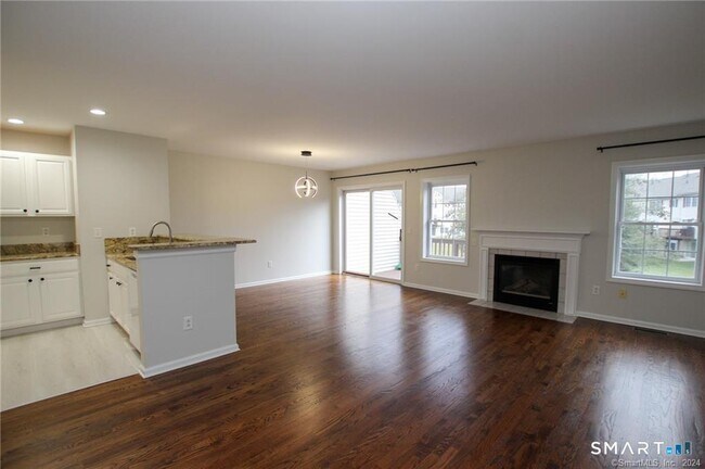 Building Photo - 303 Larson Dr