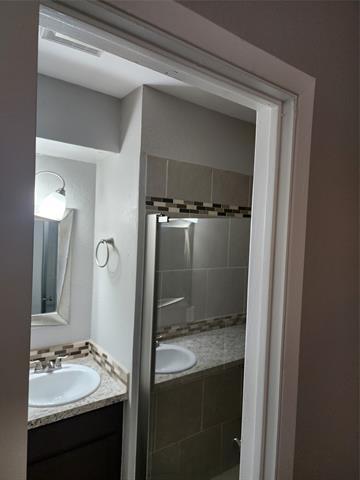 Building Photo - 900 W Mulberry St