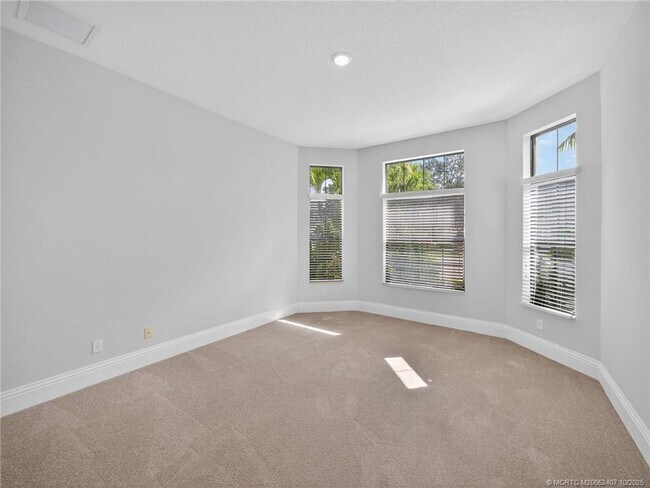 Building Photo - 259 Calmo Cir