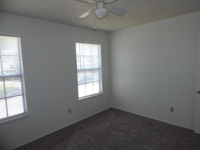 Building Photo - 1613 Bobby Lee Dr