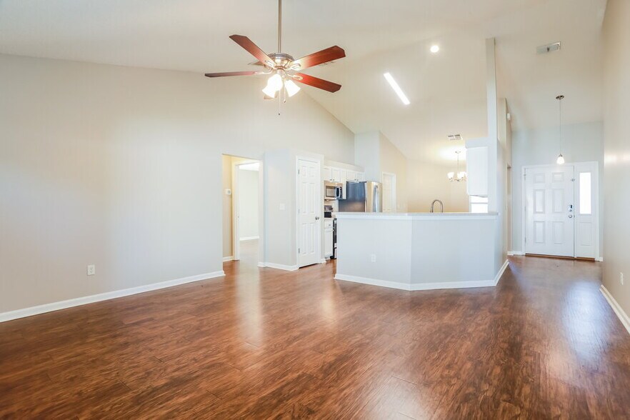 Building Photo - 1563 Bay Harbor Dr