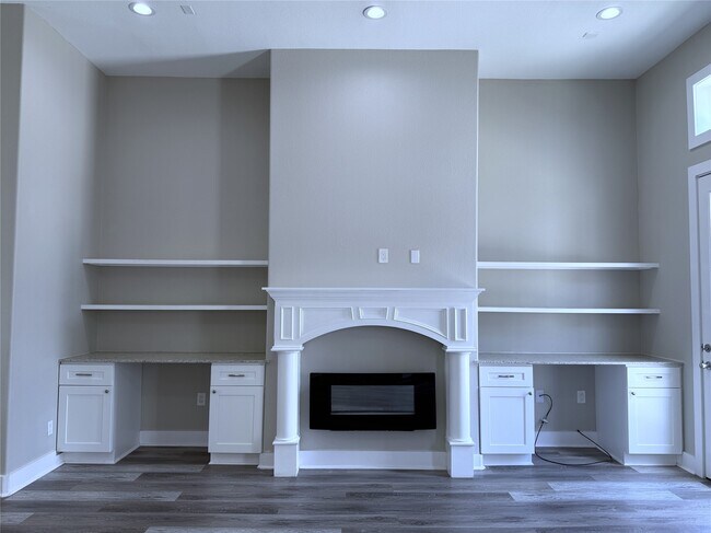 Building Photo - 2123 Bidwell Dr