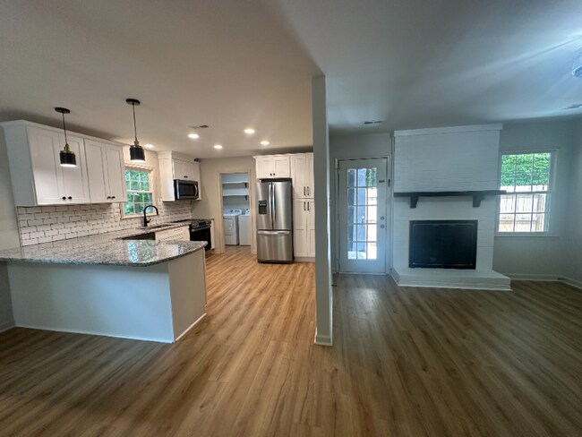 Building Photo - 2440 Cottage Pl