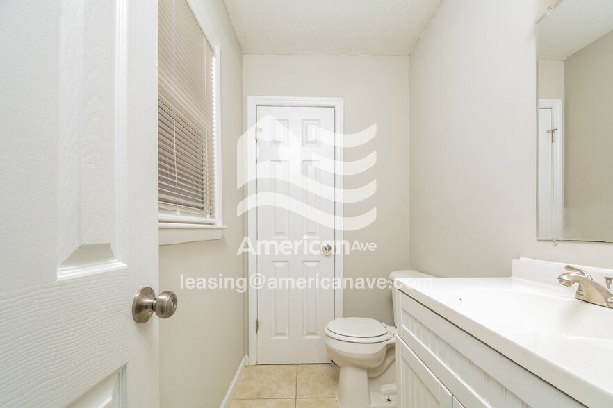 Building Photo - 936 Lark Ct