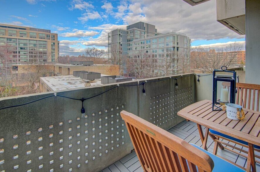 Building Photo - 240 M St NW