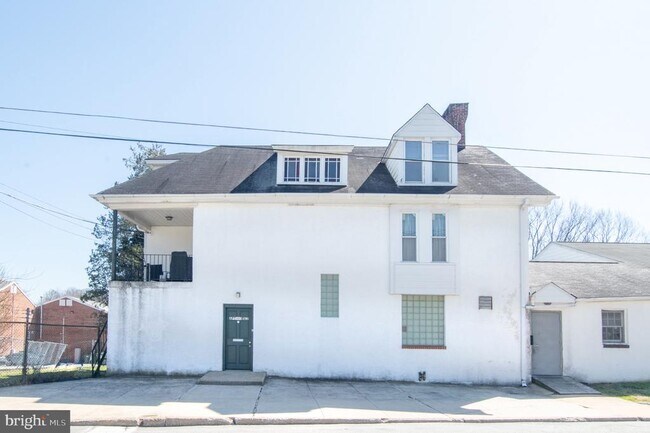 Building Photo - 401 W Washington St