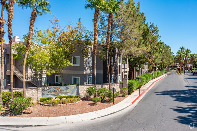 Building Photo - Spanish Palms