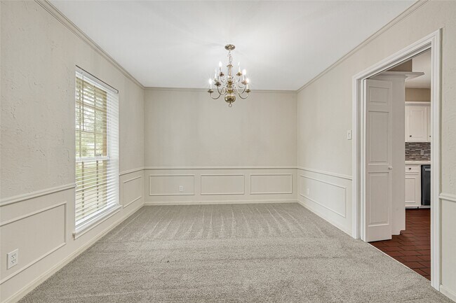 Building Photo - 5702 Vestavia Dr
