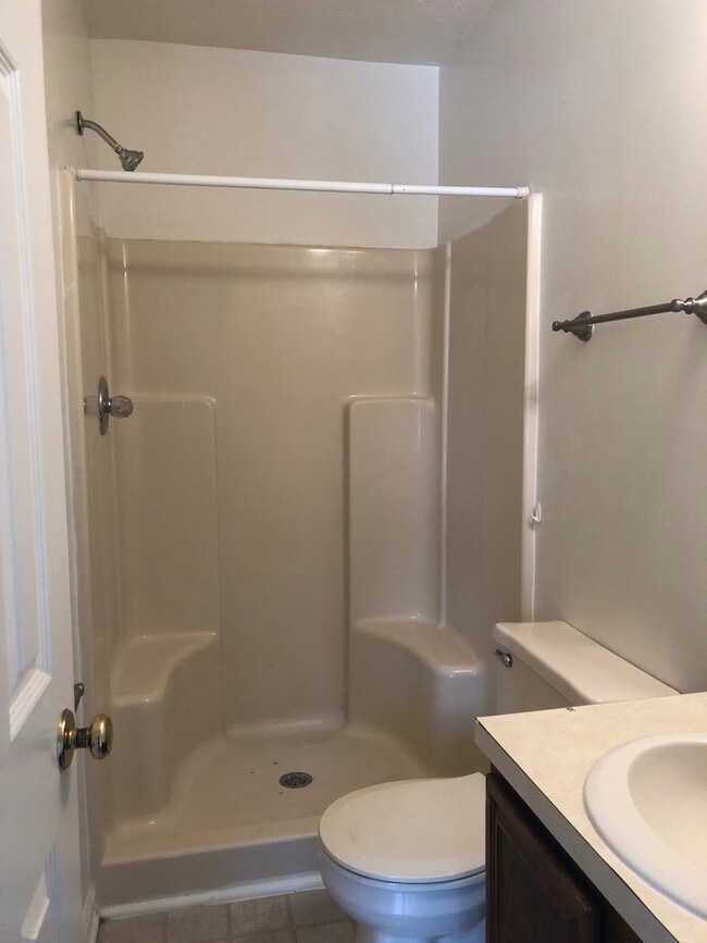 Building Photo - Three bedroom, 2.5 bath townhome, with mas...