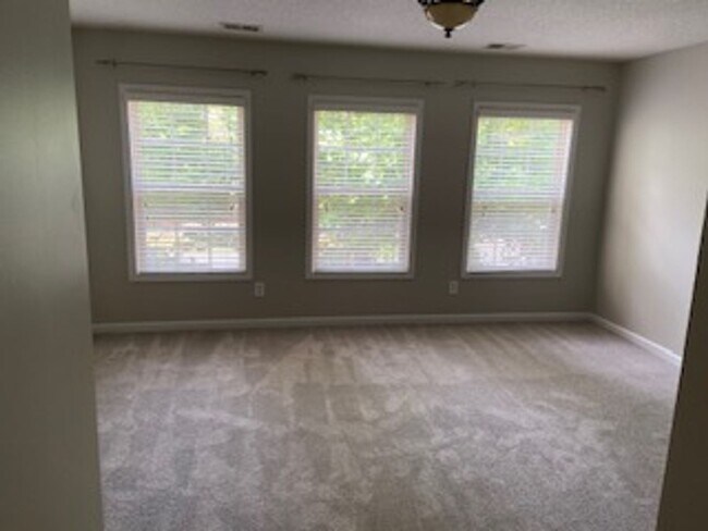 Building Photo - 3 Bedroom 2.5 Home in NE Columbia MOVE IN BY 1/31/26 RECEIVE $300 OFF FIRST MONTH'S RENT!!!!!!