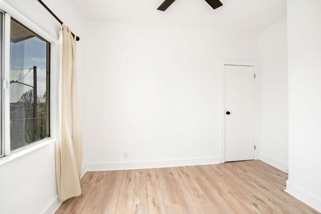 Building Photo - Cozy 1 Bed / 1 Bath with Stainless Steel K...