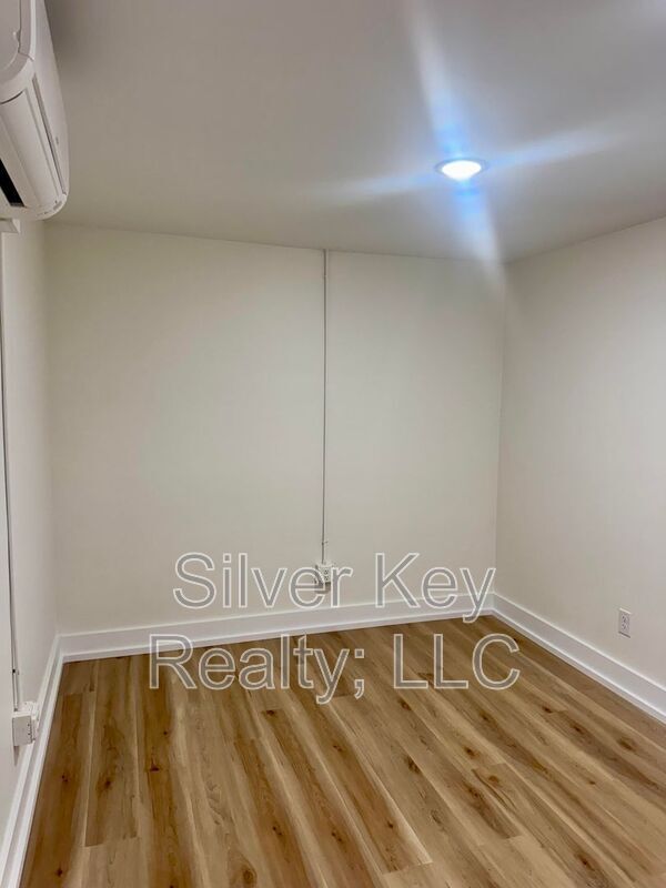 Building Photo - 2113 W Madison Ave