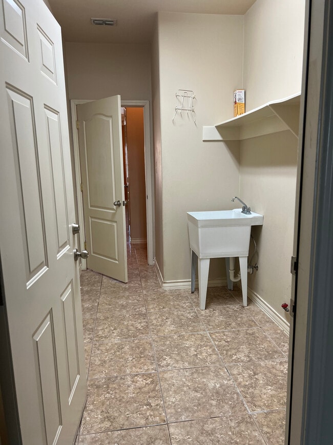 Building Photo - 3130 Dos Reales Loop