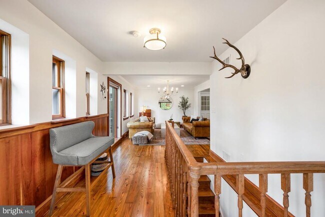 Building Photo - 35299 Snickersville Turnpike