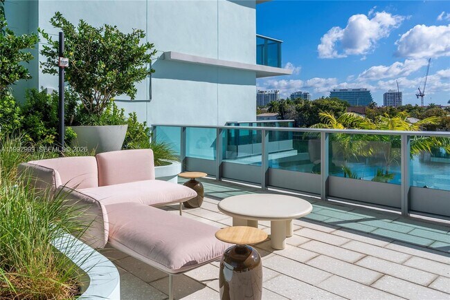 Building Photo - 9201 E Bay Harbor Dr