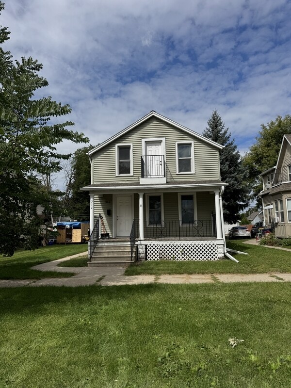 Building Photo - 312 S Chestnut Ave