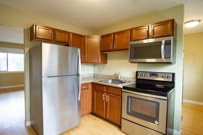 Building Photo - 2nd-Floor Corner 2-Bdr in St. Johns Ready Mid-March!