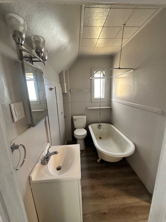 Building Photo - 920 Fulton St