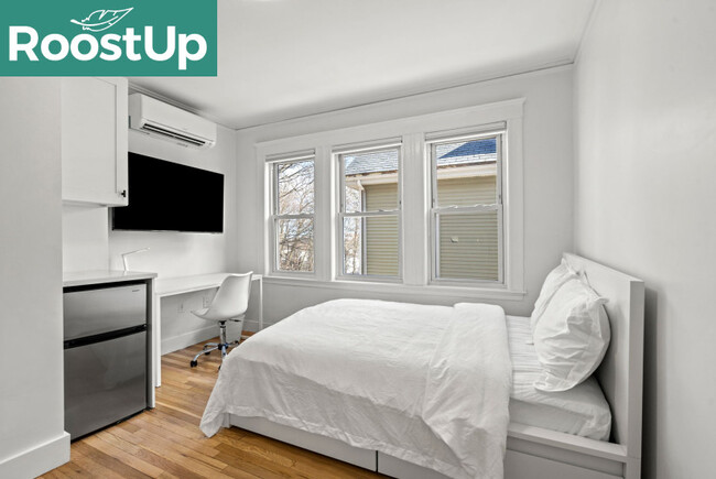 Building Photo - New RoostUp Furnished Private Bedroom with...