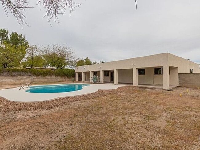 Building Photo - 4BR w/ Pool + Covered Patio in Tucson 85704