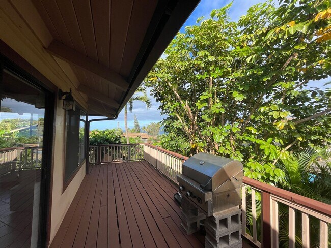 Building Photo - Spacious Mahinahina 3 Bedroom